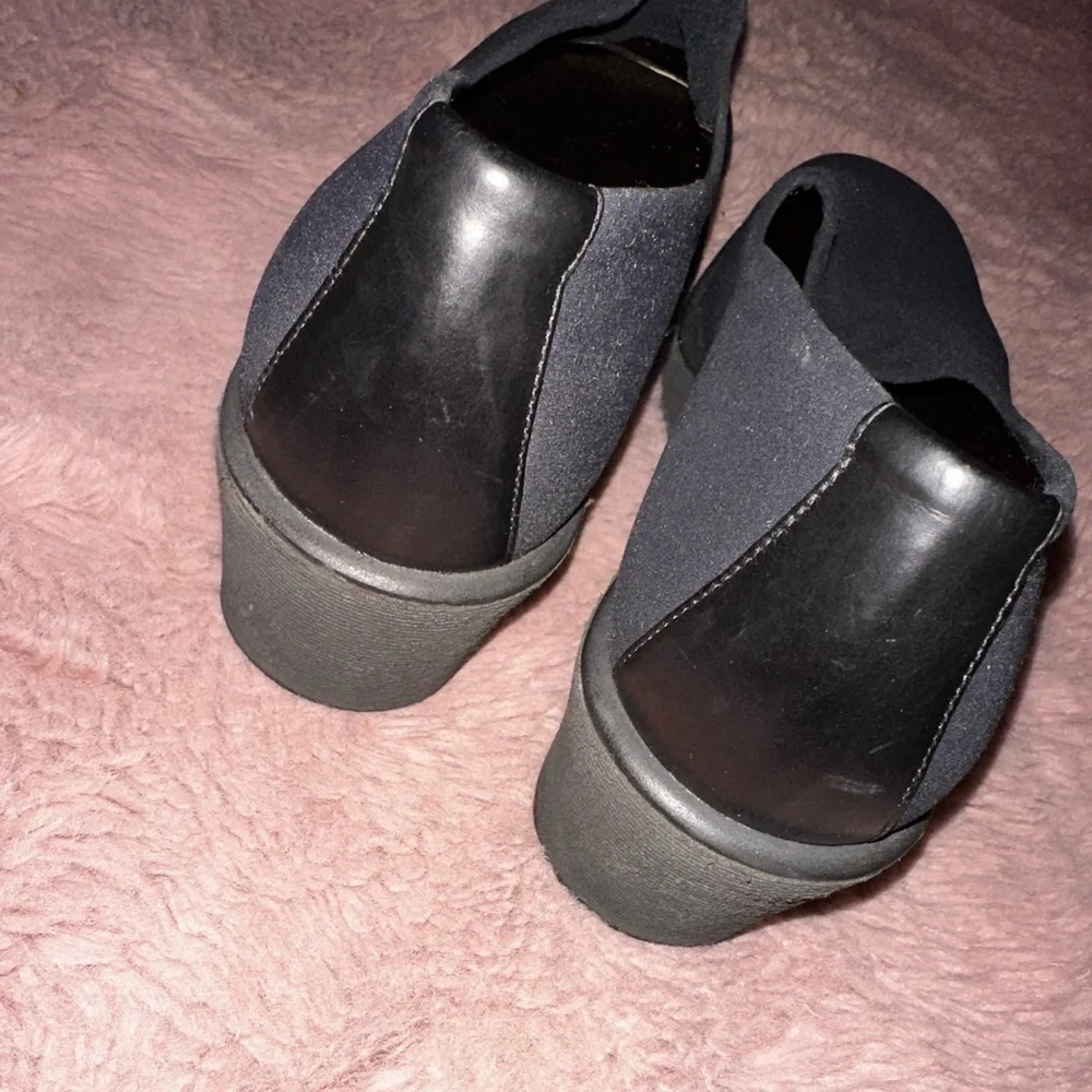 Donald J. Pliner AtLast Black slip on Wedge Shoe 8.5M office casual minimalist